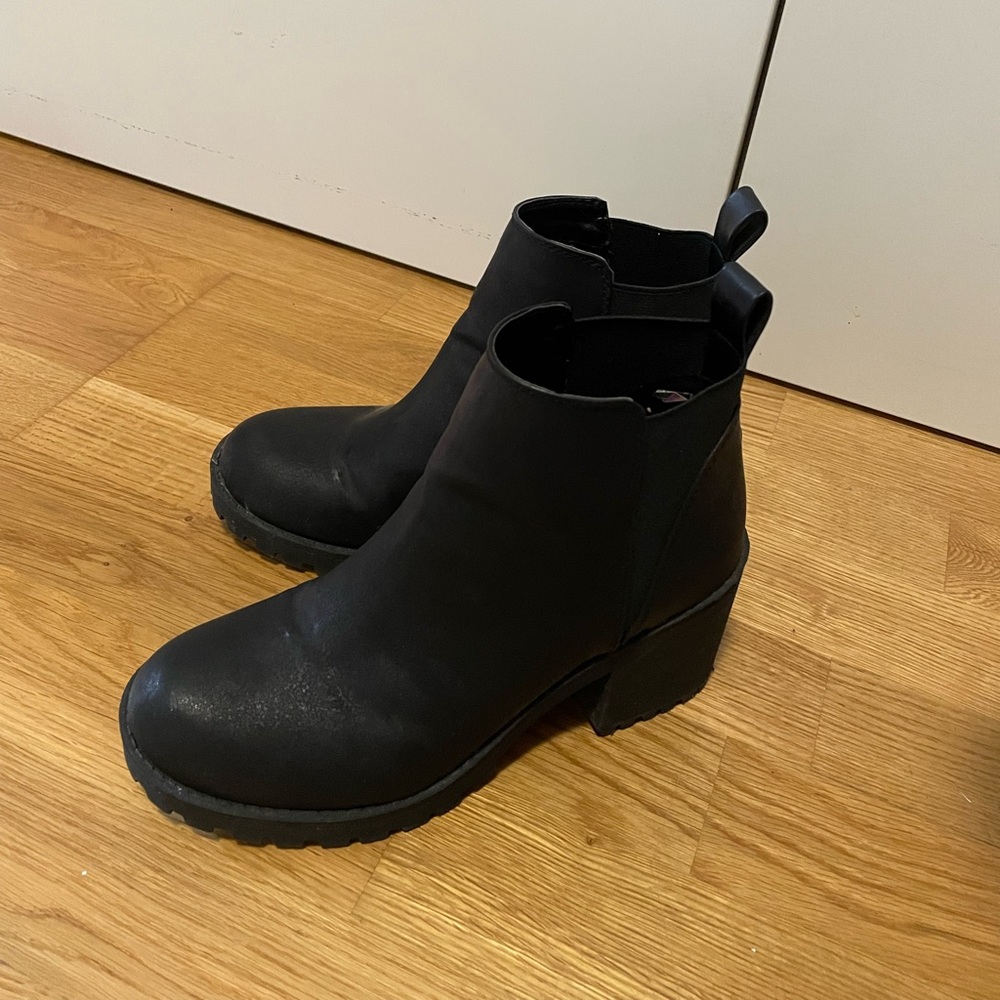 Dirty Laundry Chelsea boots